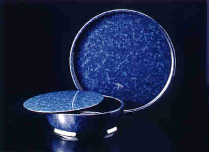 p11 伝統漆器,津軽塗,創作デザインとロイヤルブルーの,お盆と蓋付菓子器