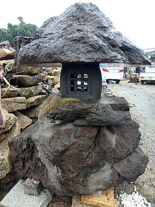 鳥海石 山燈籠－ 燈籠 西山造園石材