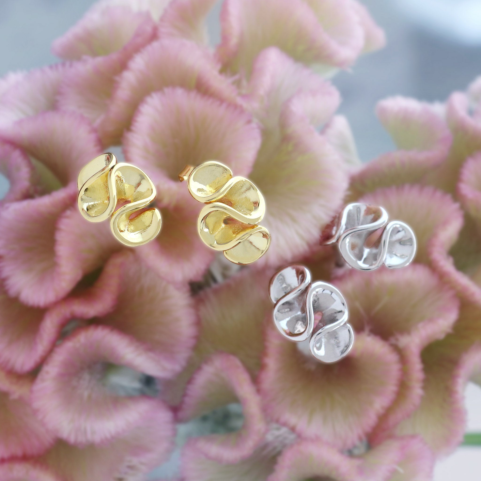 ペタルカールドピアス シルバー925 18Kゴールドメッキ | 花モチーフ