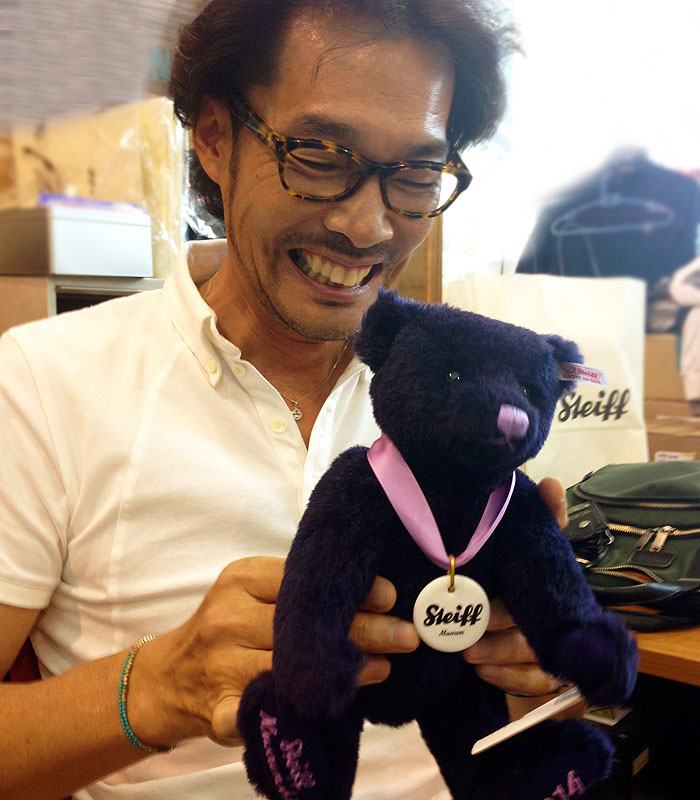 鳴くテディベアなお話 - SUPER GT BMW Team Studieのメインスポンサー