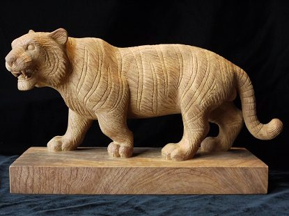 木彫「虎の置物」 | 木彫り彫刻制作 越前彫刻工房