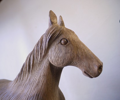 木彫置物干支「午（馬）」 | 木彫り彫刻制作 越前彫刻工房