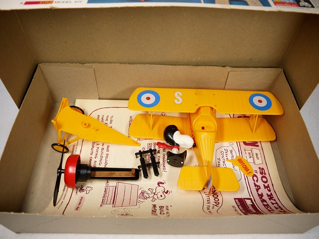 送料無料】 ビンテージ Monogram 70'スヌーピー “ Sopwith Camel