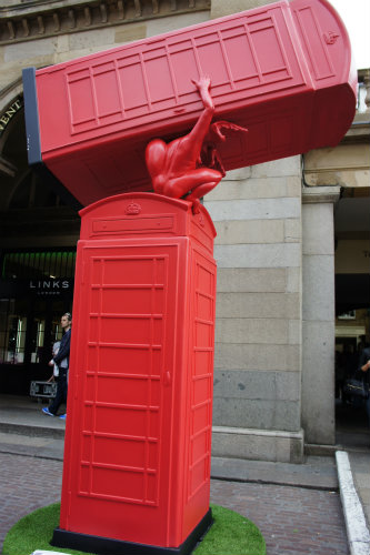 電話ボックスがインスタレーションに！ロンドンのパブリックアート