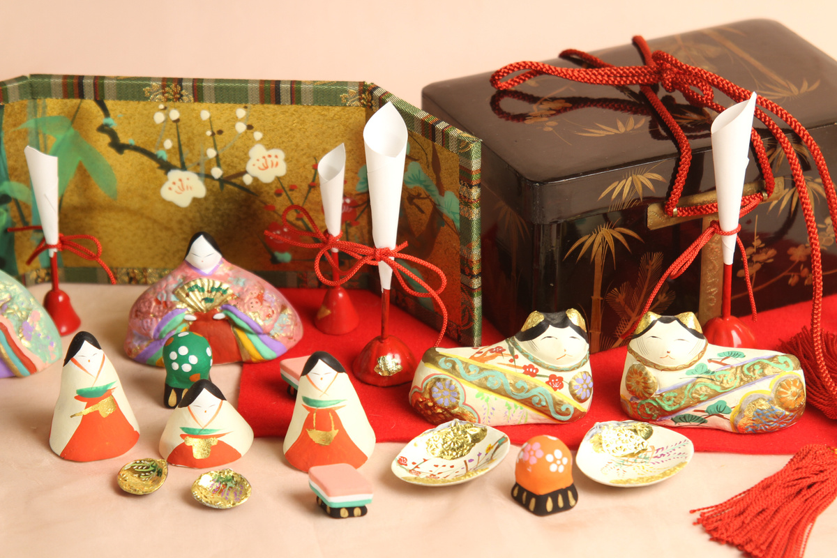 ハンドメイドの雛人形,羽子板,貝合わせを制作