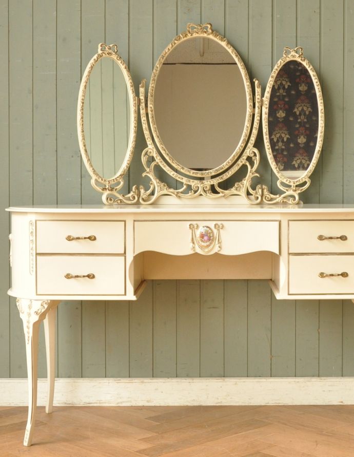 フランスから届いたアンティーク家具、白いペイントの3面鏡ドレッサー
