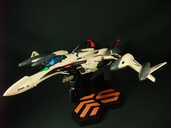 DX超合金 YF-29 デュランダルバルキリー（イサム機）