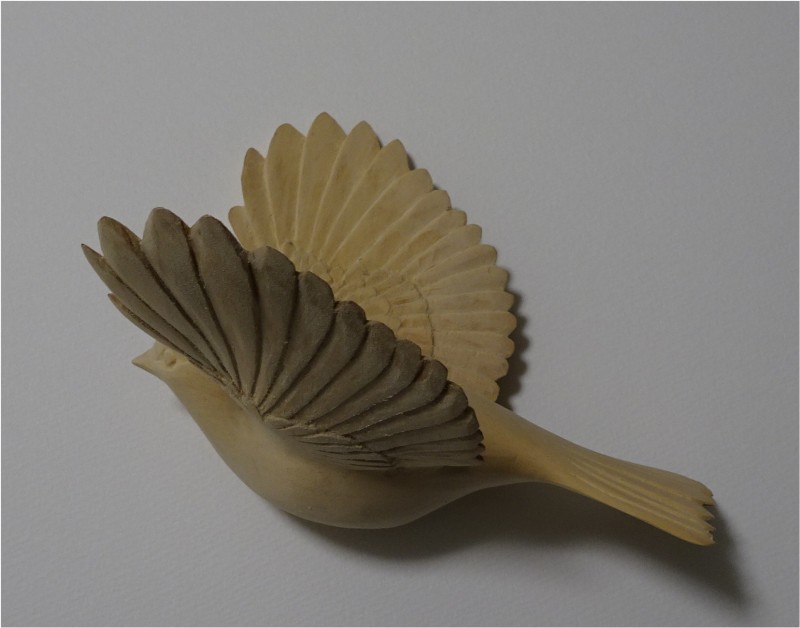 趣味のバードカービングの作品 スズメの飛翔形