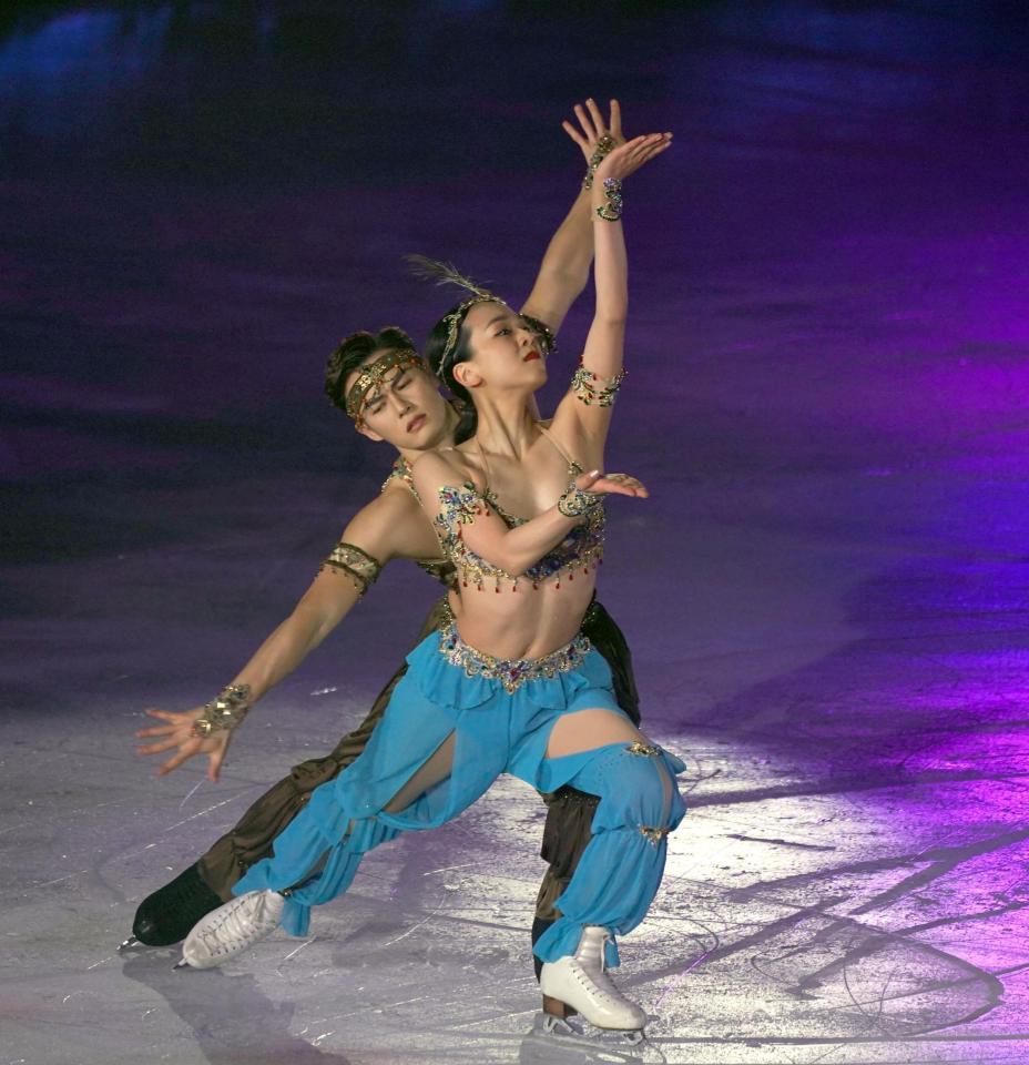 浅田真央さん、ペアに初挑戦は「毎回集中」、自身プロデュース