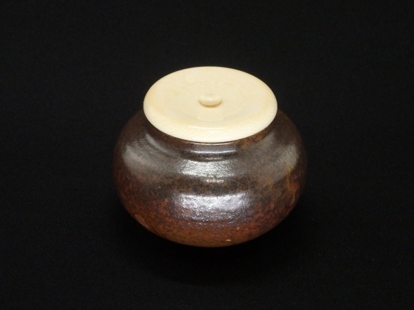 立花大亀書付 石田陶春 銘「閑居の友」丹波茶入 | 坂井春明堂