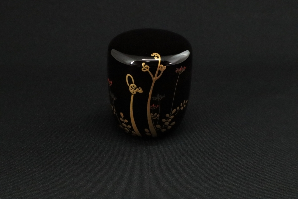 小島漆壺斎 春くさ桃花 黒漆棗 | 坂井春明堂