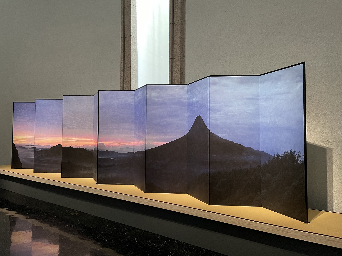 北斎の赤富士」をアップデート！ 巨匠・杉本博司の「本歌取り」に見る