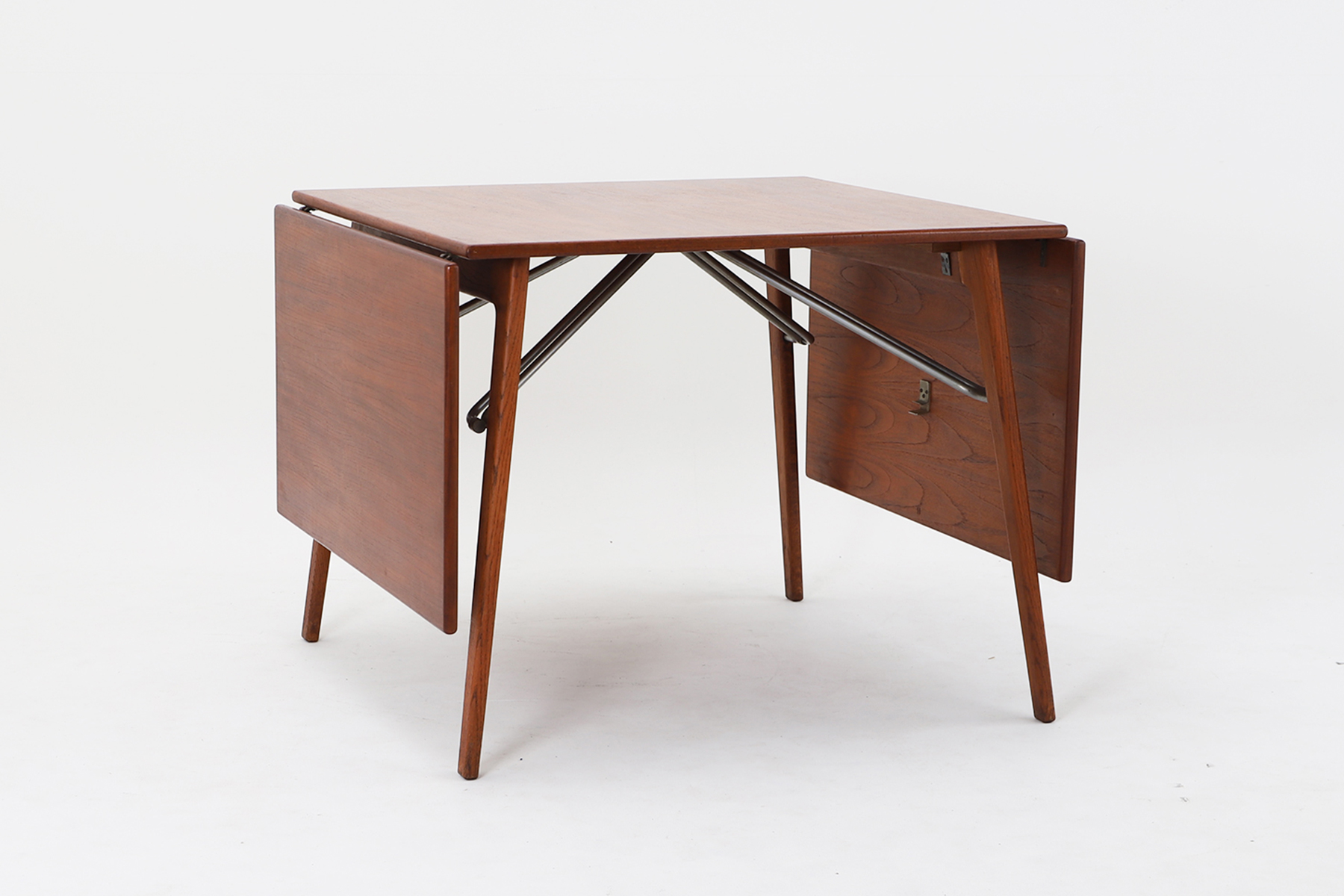 バタフライテーブル. model.162 | KAMADA