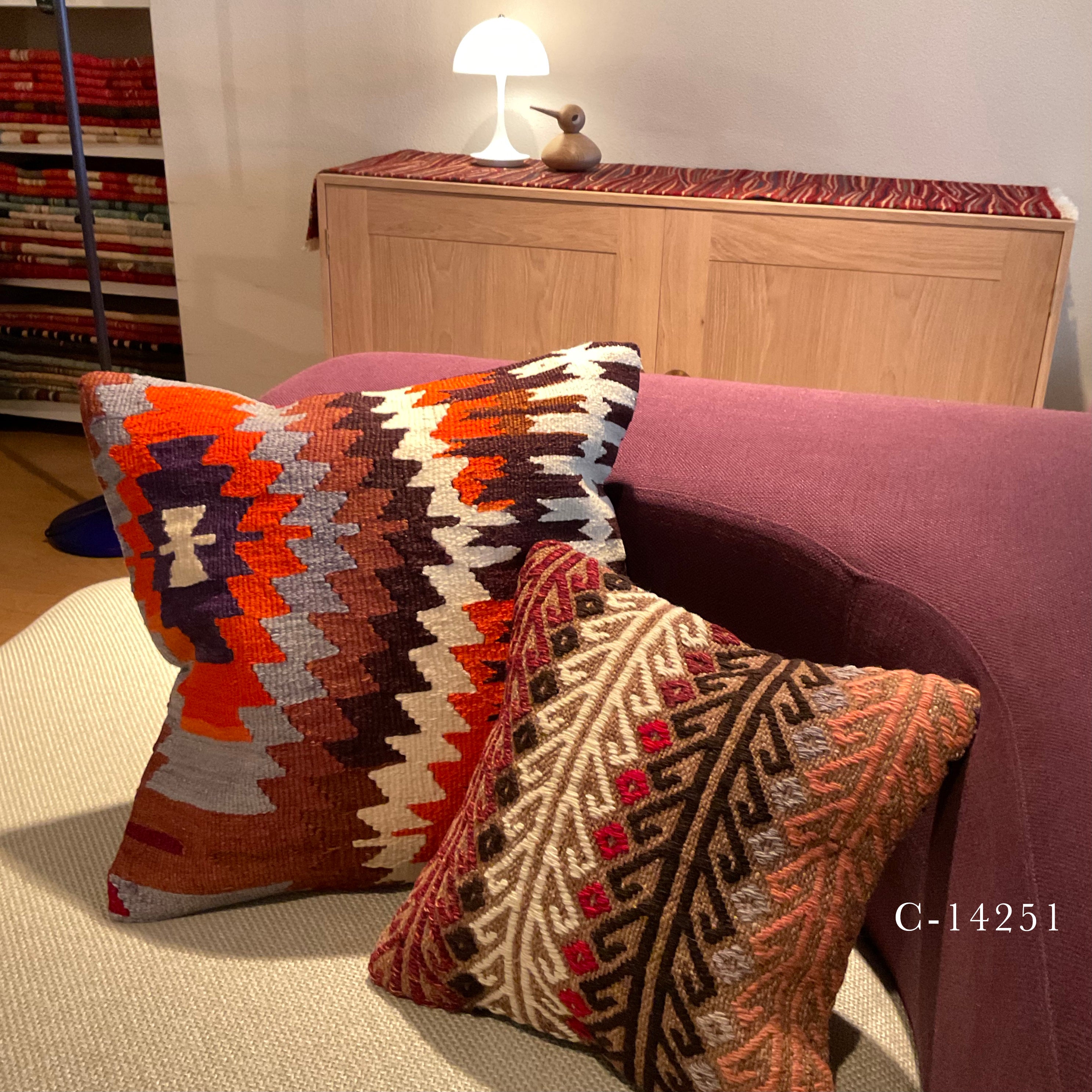 オールドキリム キリムクッションカバー 40×40㎝ (C-14291) – キリム屋