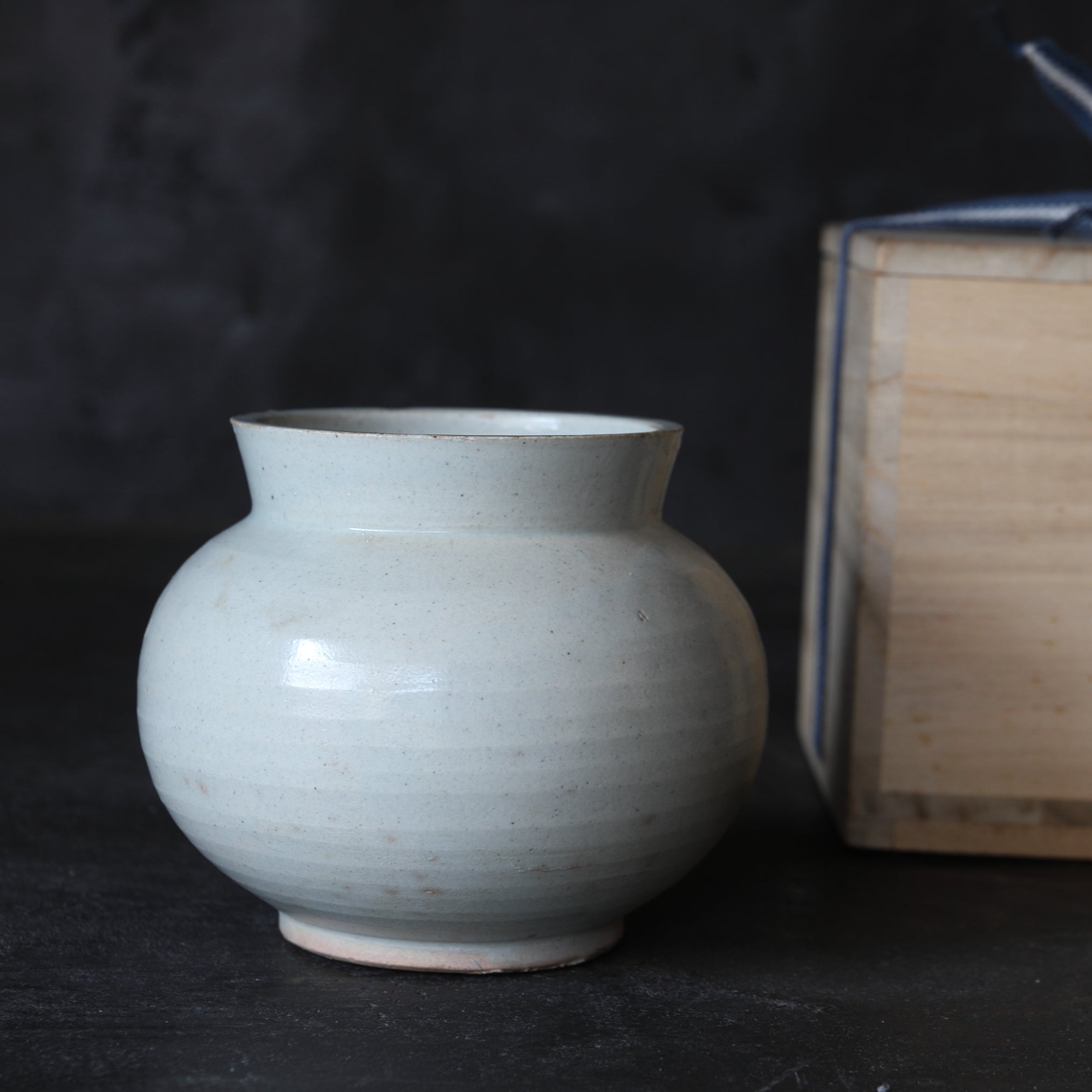 李朝 白磁小壺（1392–1897 CE） | 入蘆花（ロカニイル）