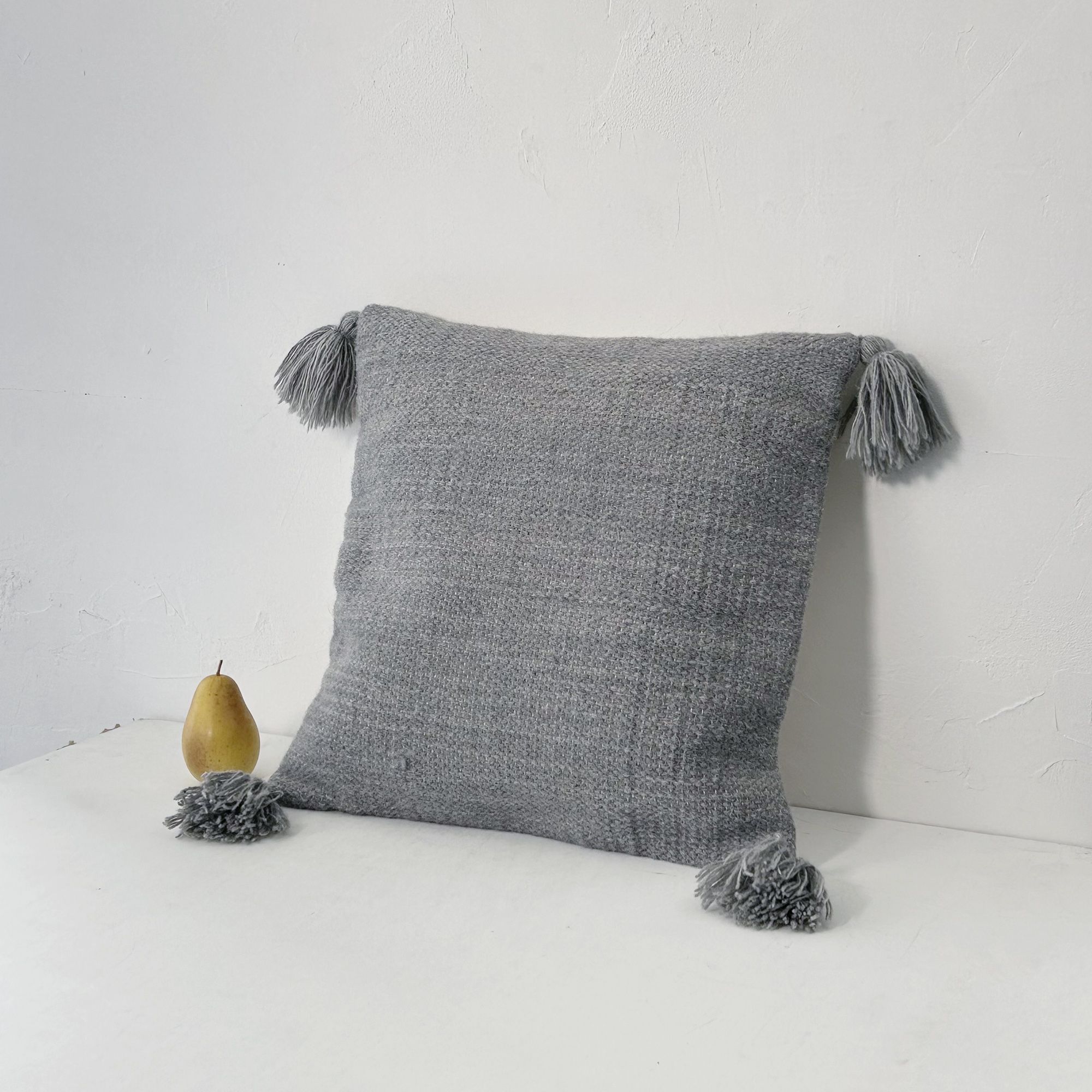 クッションカバー ウール 粗目平織 ブルーグレー 4角フリンジ付 45