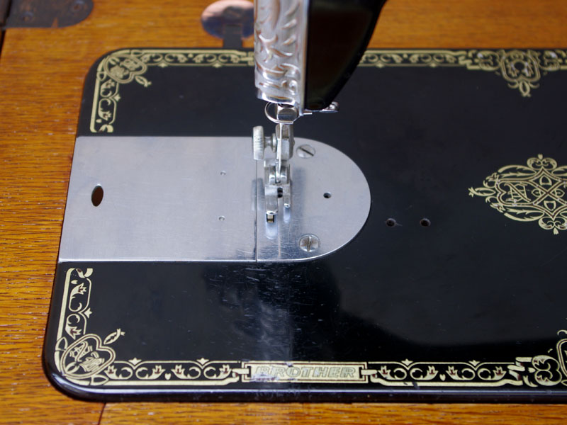 No.155 BROTHER ブラザー製 家庭用足踏みミシン：アンティークミシン