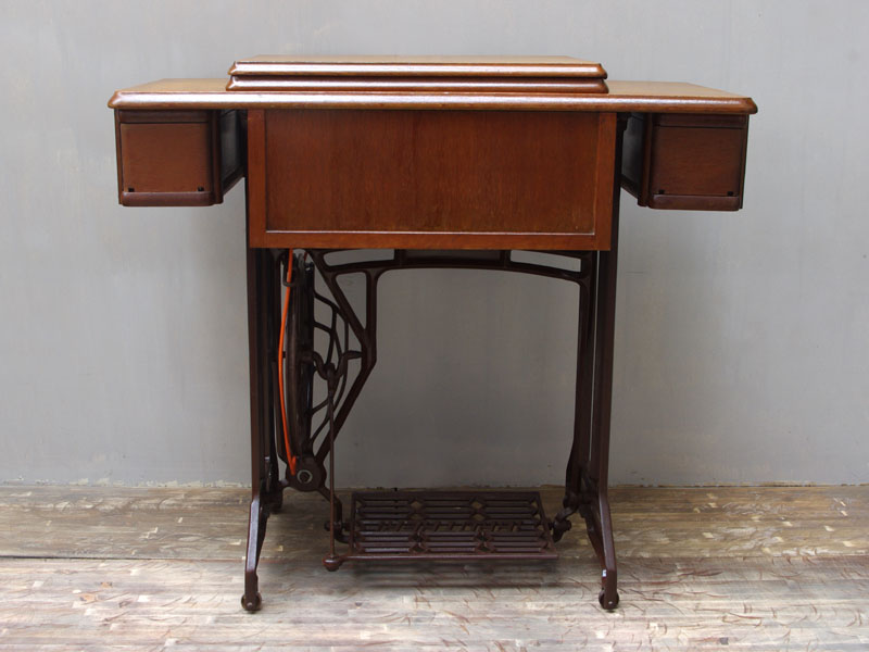 No.155 BROTHER ブラザー製 家庭用足踏みミシン：アンティークミシン