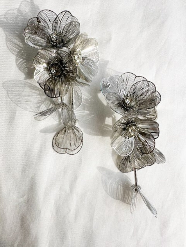 シルバービッグフラワーピアス＆イヤリング – おしゃれ花嫁様