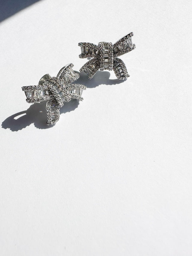 ビジューミニリボンピアス＆イヤリング 結婚式お呼ばれにも – おしゃれ