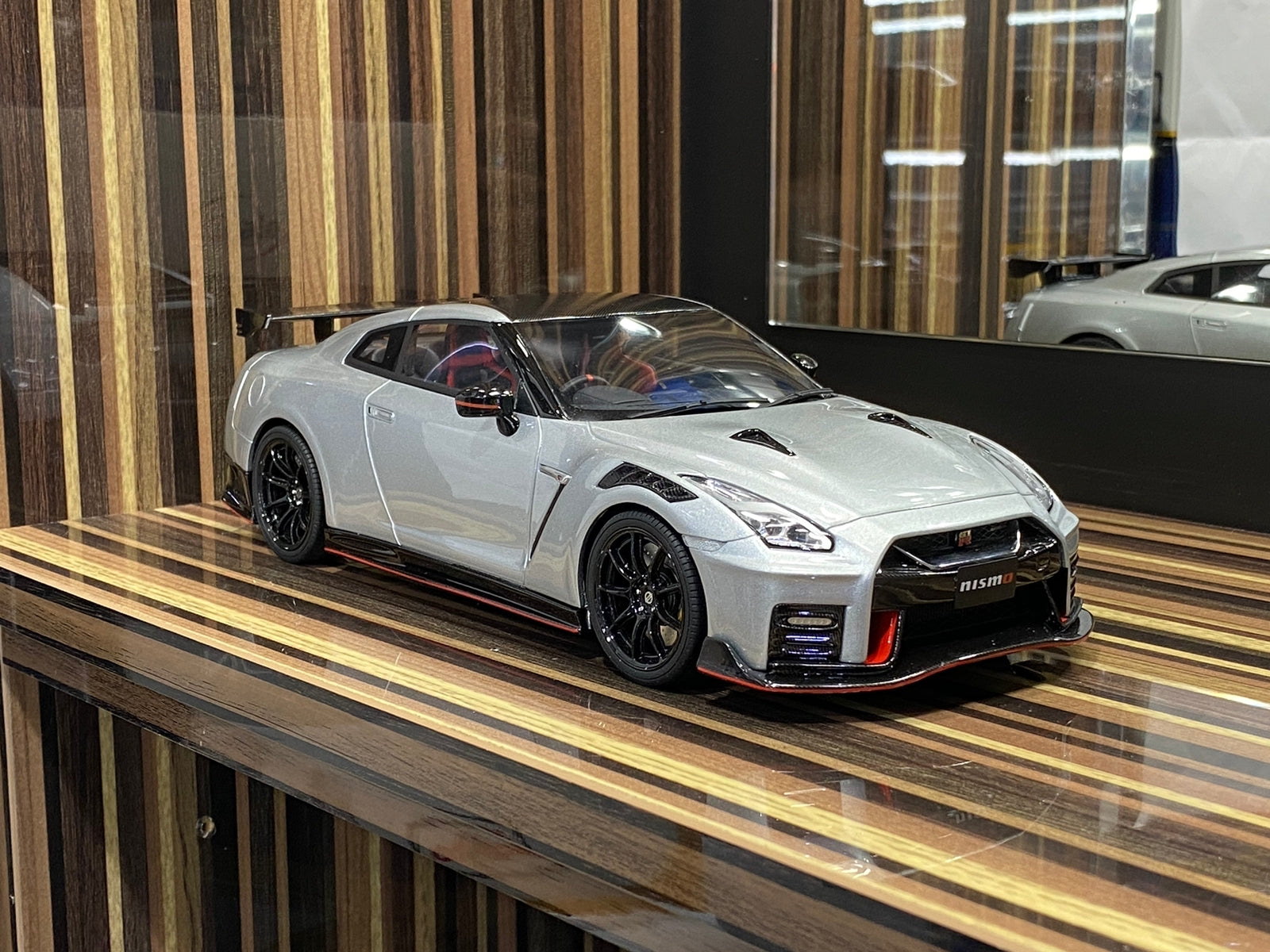 1/18 Diecast Nissan GT-R R35 Nismo Silver Kyosho Samurai Scale