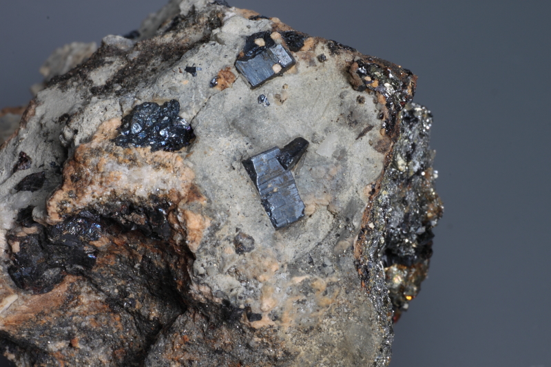 BOURNONITE ボーノナイト 車骨鉱 秩父鉱山 - クリスタルポケット