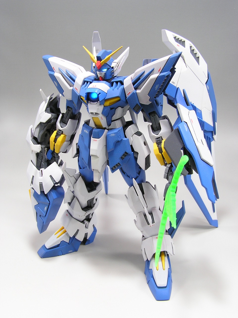 MG 1/100 Gundam Epyon White: Custom Work w/LEDs. Photoreview