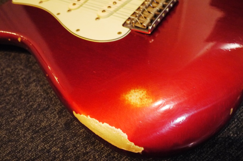 Fender Custom Shopよりレリック加工の施された渋い1963ストラトが入荷
