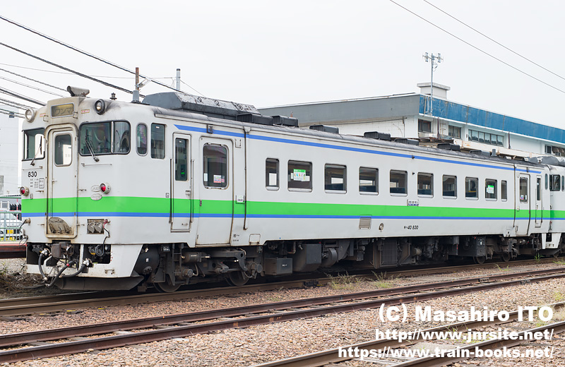 オリジナルの角形水タンクを搭載しているキハ40形700番代初期車（キハ