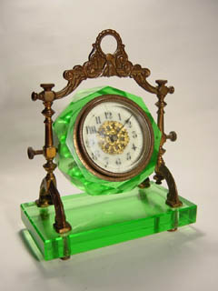 精工舎 硝子ビー 昭和初期 ヴィンテージ 緑色ガラス置時計 多面体