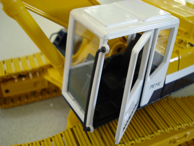 コマツの建機模型 PC400LCの詳細 - KYOWA 建設機械の販売から修理