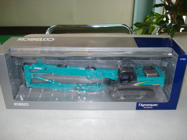 コベルコの建機模型 SK350DLC ロングアーム の詳細 - KYOWA 建設機械の