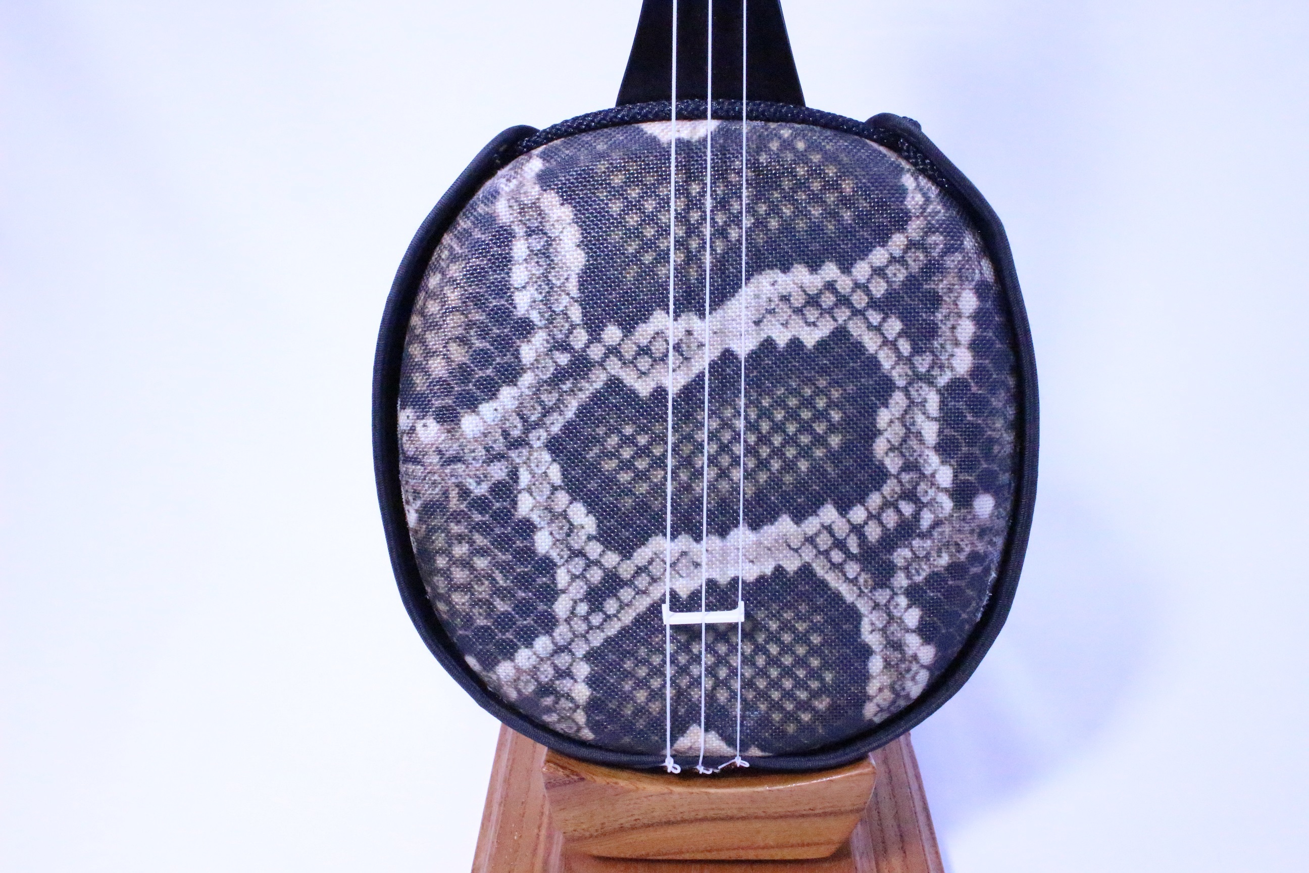 人工皮張り三線 【初心者向け8点セット】≪全国送料無料！！≫ 三線