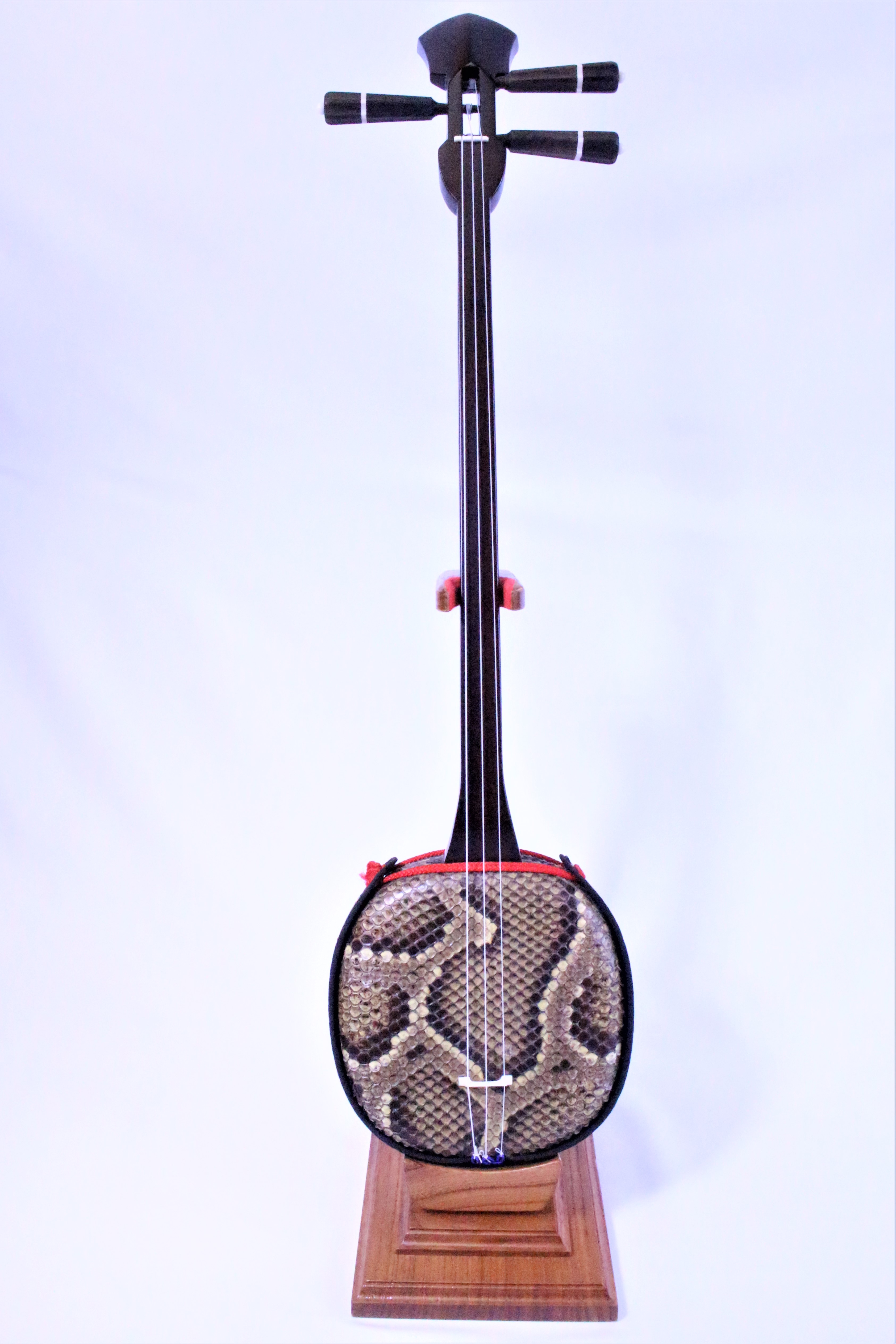 ◇本格◇縞黒檀三線（両面本皮一枚張り） 【8点セット付き】 三線