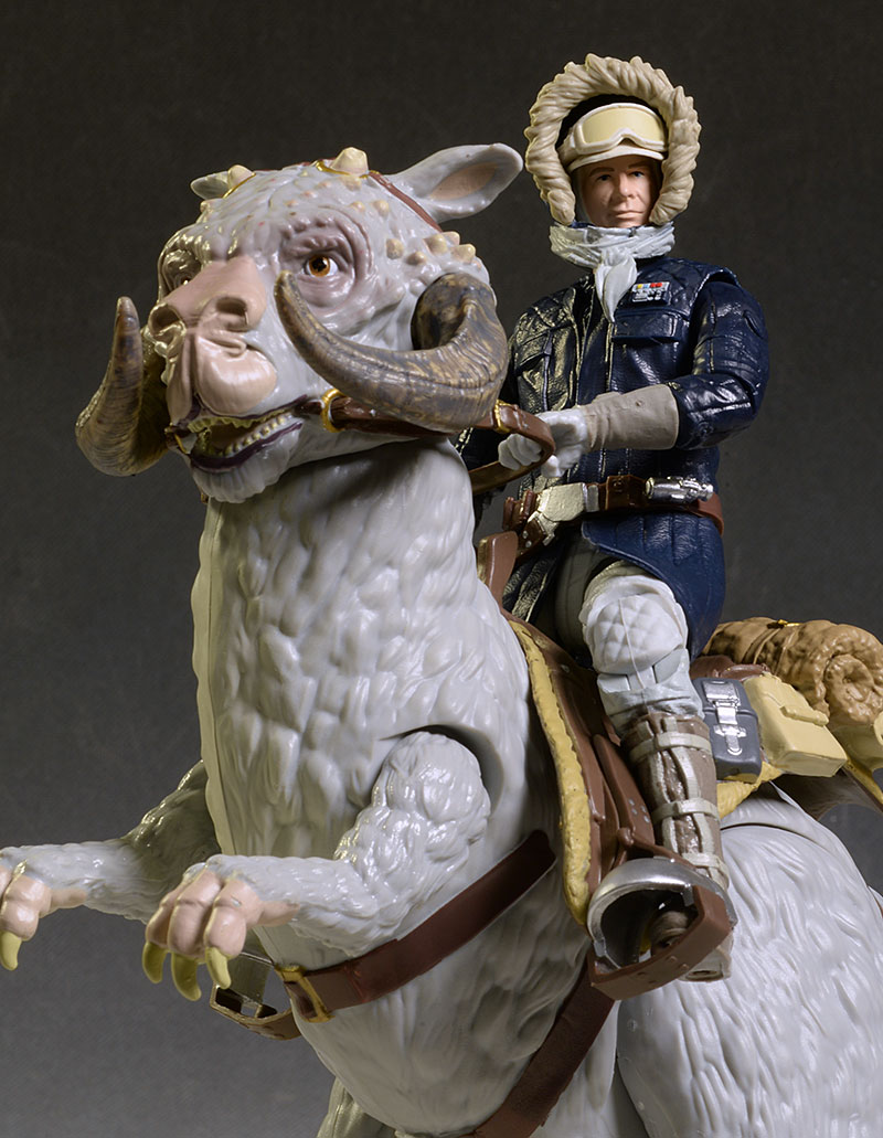 Review and photos of Star Wars Black Han Solo, Tauntaun action