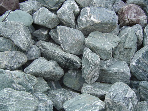 三波石（さんば）－ 景石 飛石 沓脱 西山造園石材