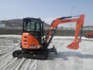 岡本グループ ｜ 0.1m3級 ミニバックホーを導入しました。