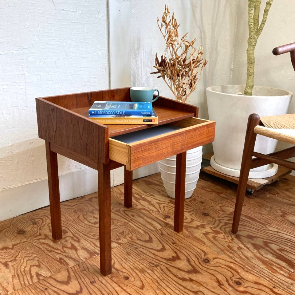 デンマーク製 チーク材 ミニチェスト サイドテーブル 北欧