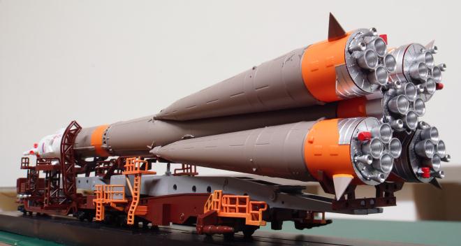 ソユーズロケット＋搬送列車」組み立てました