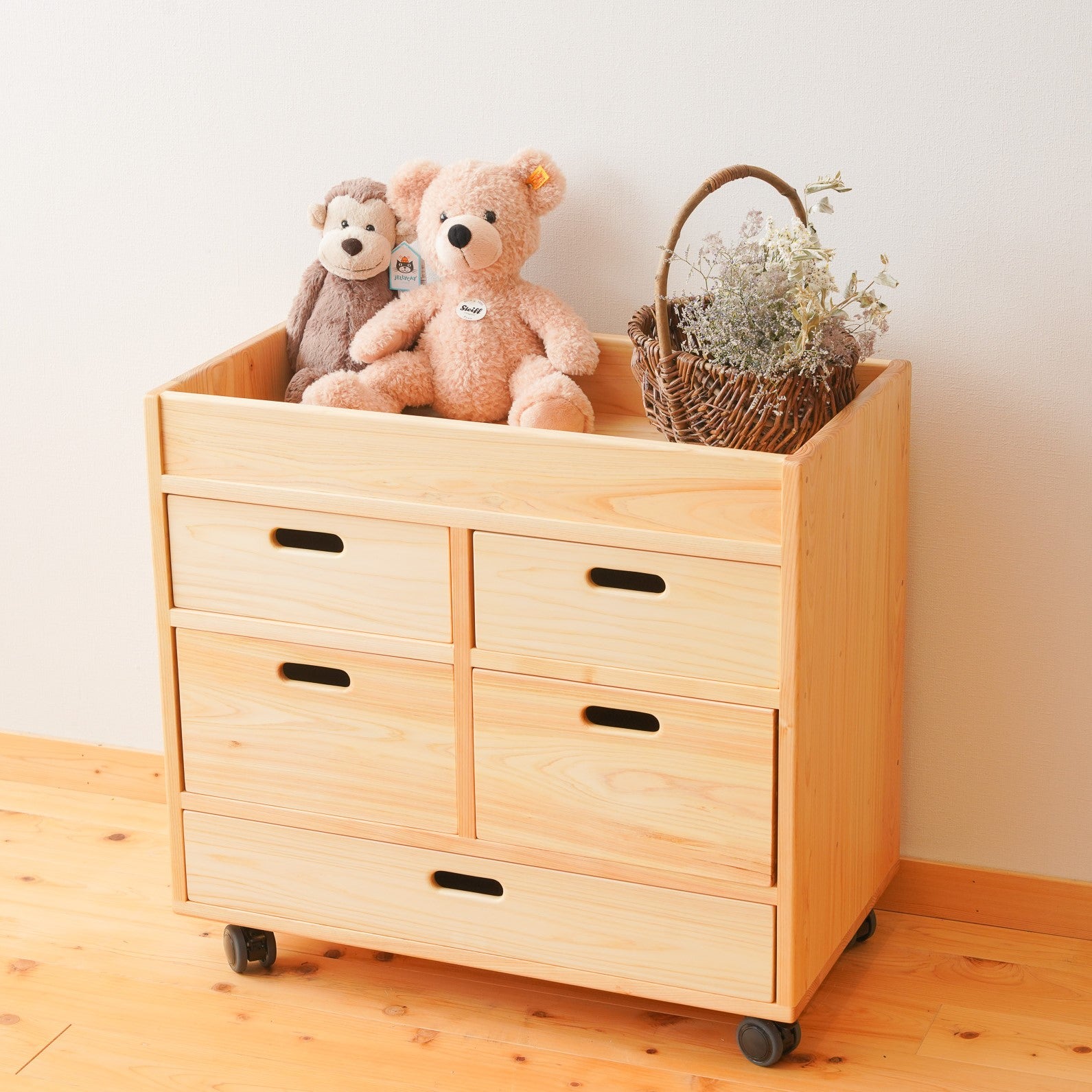 お気に入りの道具をたくさん収納できる工作ワゴン わごんワゴン