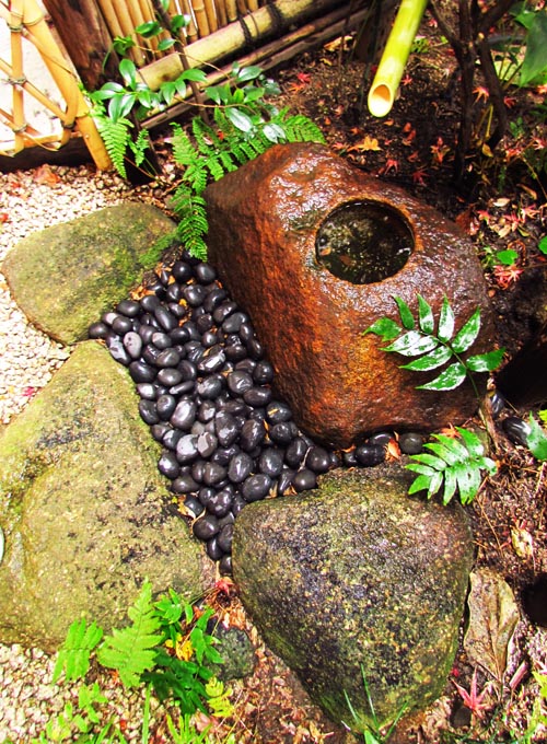 つくばい・水鉢｜静岡県静岡市・ヤマ造園【季節、空間、色彩、素材の