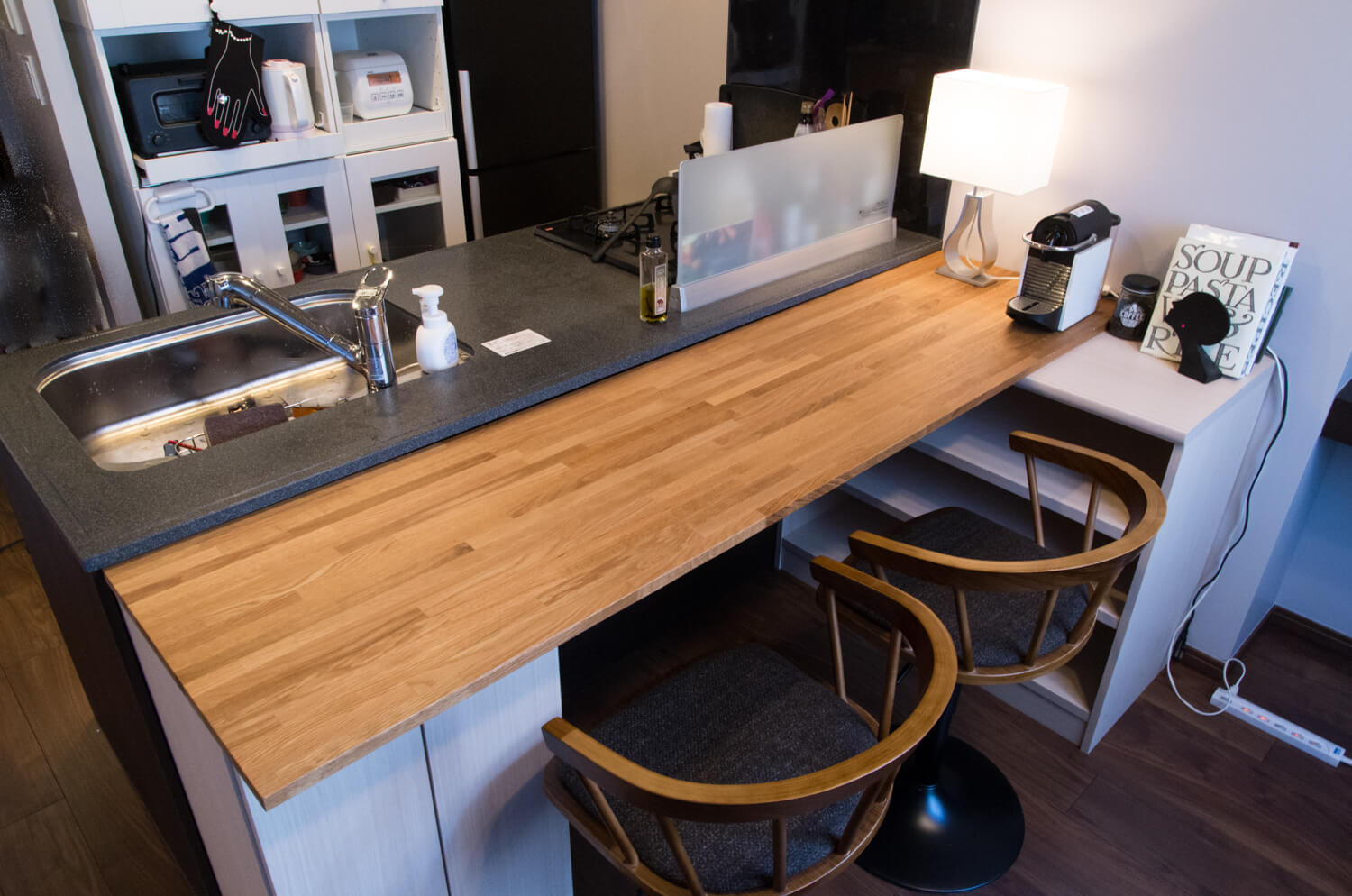 おしゃれなキッチンカウンターの作り方。棚に乗せるだけの簡単DIY