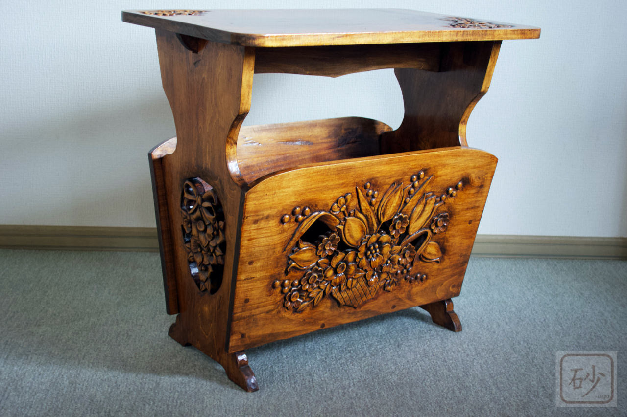 木彫りのテーブル付マガジンラック チューリップ | 木を彫る日々