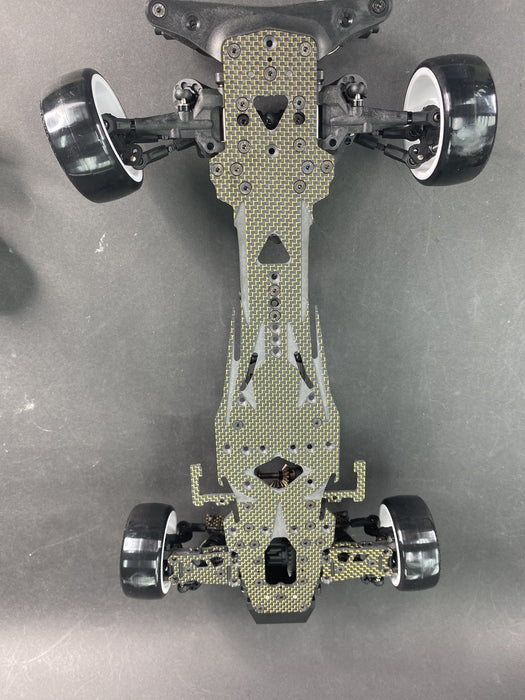 3Racing sakuraD5MR ゴールドバージョンシャーシです。 3Racing