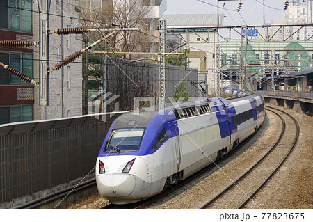 韓国の高速鉄道用車両であるKTX山川の写真素材 [77823675] - PIXTA