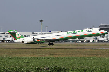 EVA Air McDonnell Douglas MD-90 | Latest Photos | Planespotters