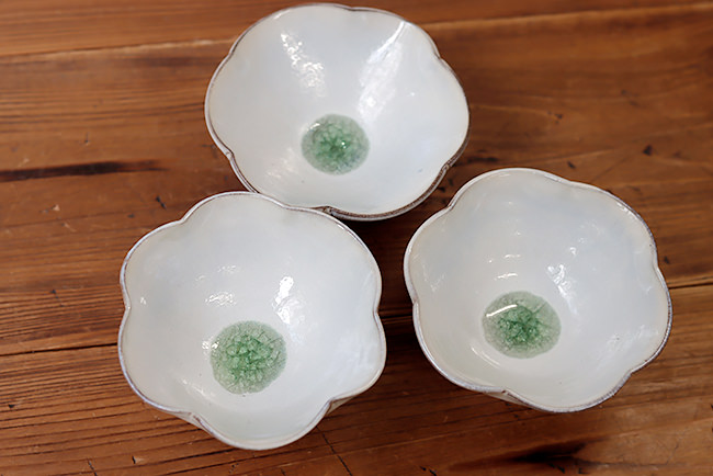 信水窯】足付花びら小鉢/M/ガラス釉/緑 | 【丹波のイロドリ】丹波焼