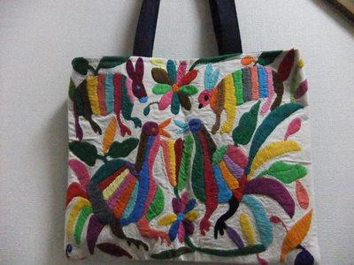 オトミ族のテナンゴ刺繍 | たびこふれ