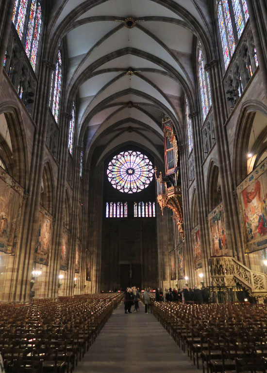 ストラスブール大聖堂 美しいバラ窓とルネッサンスの傑作 世界最大の