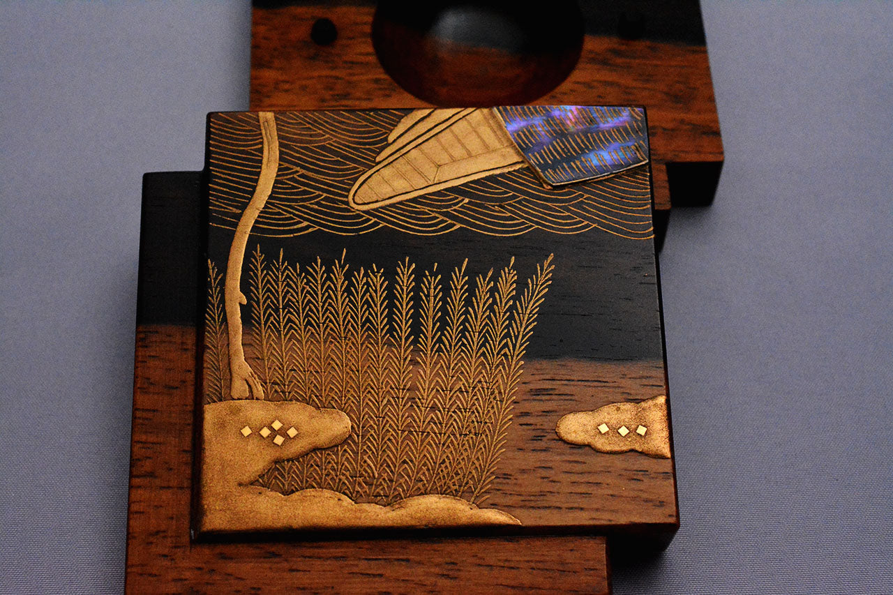 茶道具 「香合 黒柿 色紙 塩釜 蒔絵」 松田眞扶 越前漆器 – Takumi Japan